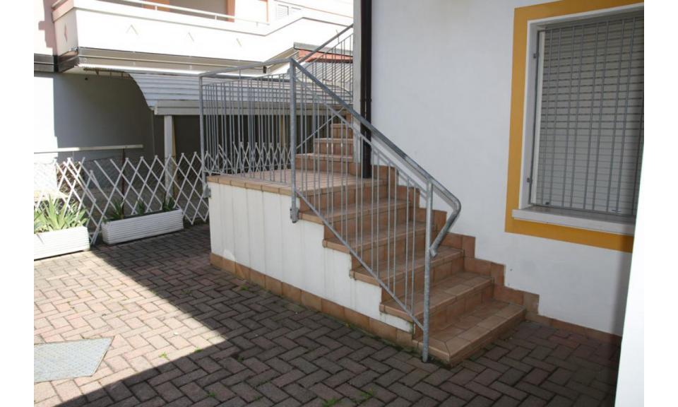 appartamenti LAURA: scale ingresso (esempio)