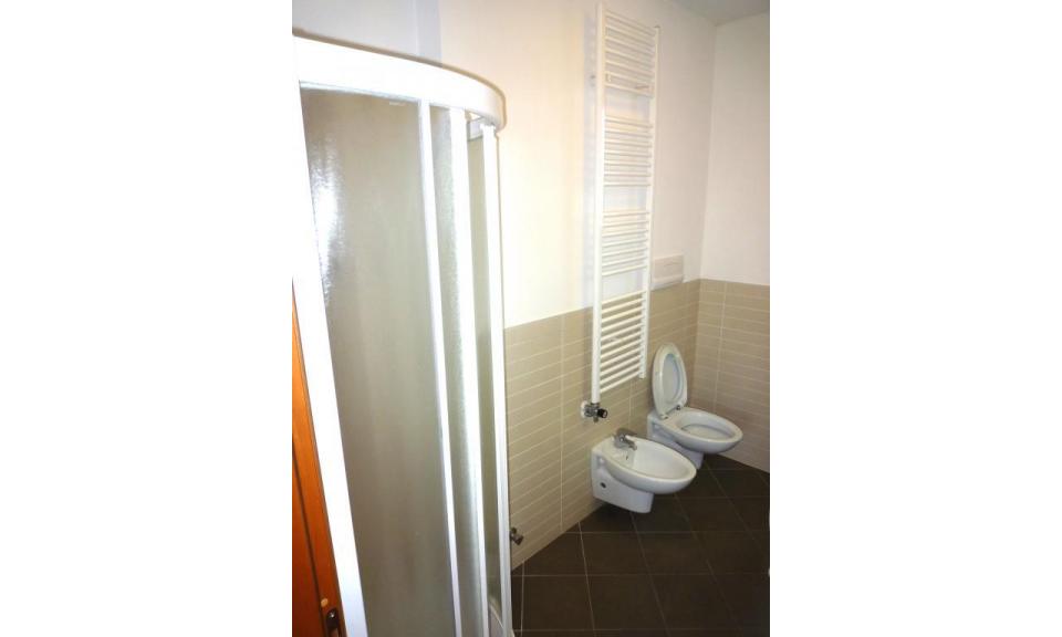 Residence TULIPANI: C5 - Badezimmer mit Duschkabine (Beispiel)
