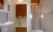 residence LE PALME: C6/PTX - bagno con box doccia (esempio)