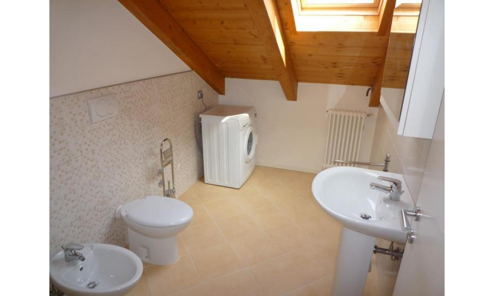 residence LE PALME: C6/PTX - bagno con lavatrice (esempio)