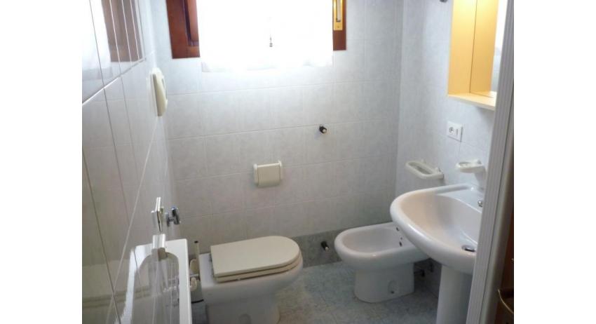 residence NUOVO SILE: C6 - bathroom (example)