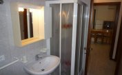 résidence NUOVO SILE: C6 - salle de bain avec cabine de douche (exemple)