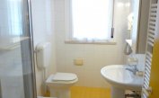 residence BALI: C4 - bagno con box doccia (esempio)