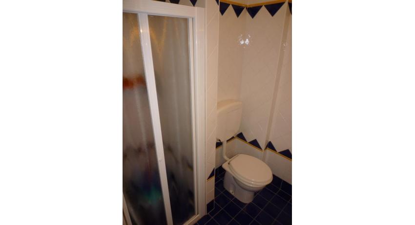 residence SEMIRAMIS: B4 - bagno con box doccia (esempio)