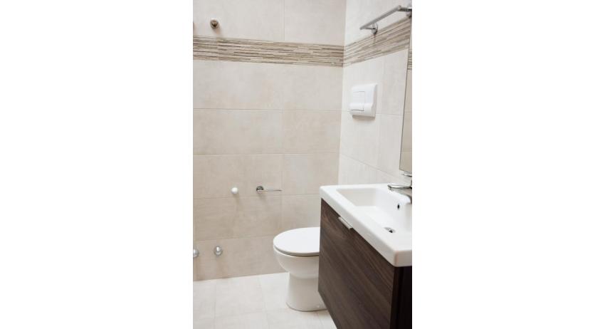 apartments Residenza GREEN MARINE: C7/2 - bathroom (example)