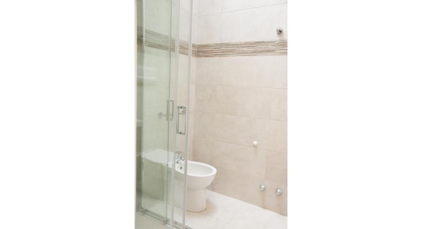apartments Residenza GREEN MARINE: C7/2 - bathroom with a shower enclosure (example)