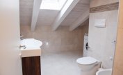 apartments Residenza GREEN MARINE: C8/4 - bathroom with washing machine (example)