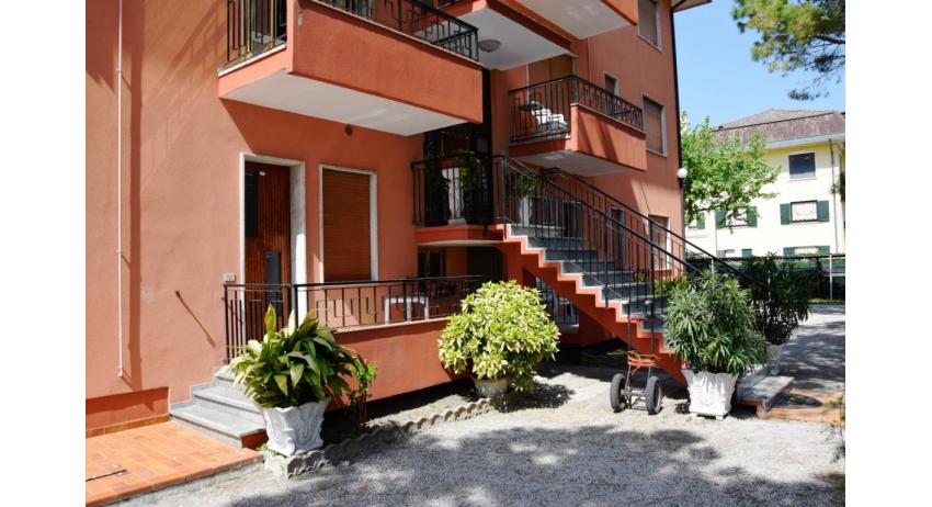 appartamenti VILLA VANIA: B5+/np - balcone (esempio)