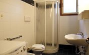 appartamenti JOLLY: B6 - bagno con box doccia (esempio)