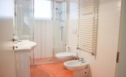 residence MEDITERRANEE: B4 - bathroom with a shower enclosure (example)