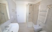residence DOMUS FIORITA: D6 - bagno con box doccia (esempio)