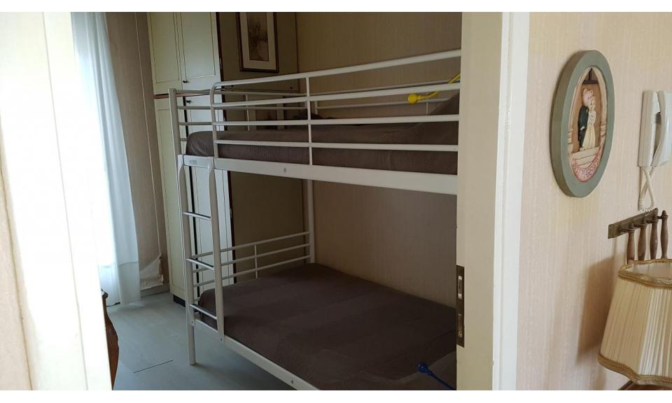 apartments CENTRO COMMERCIALE: C4 - bedroom with bunk bed (example)