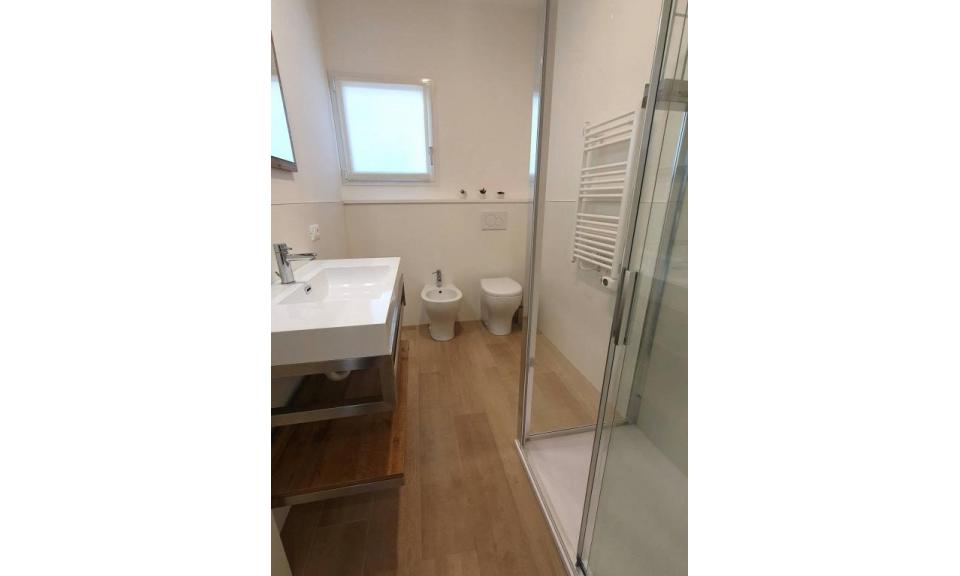 apartments NEMBER SEA HOUSES: C5 - bathroom with a shower enclosure (example)
