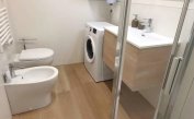 appartamenti NEMBER SEA HOUSES: C5 - bagno con lavatrice (esempio)