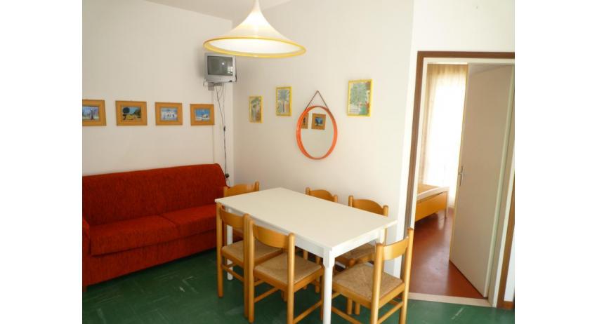 appartamenti MINI-JET: B4 - soggiorno (esempio)