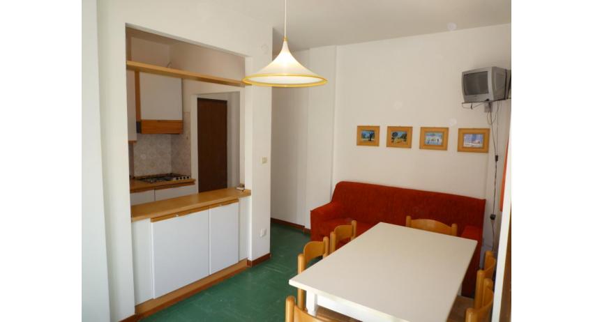 appartamenti MINI-JET: B4 - angolo cottura (esempio)