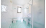 résidence PORTO SOLE: D6 - salle de bain avec cabine de douche (exemple)