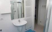 residence MEDITERRANEE: C5 - bathroom with a shower enclosure (example)