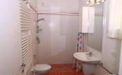 residence MEDITERRANEE: C5 - bagno con tenda (esempio)