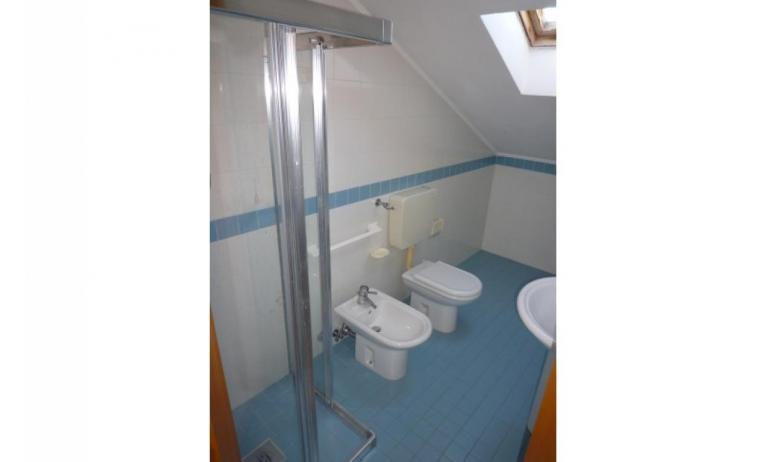 residence BALI: D8 - bagno con box doccia (esempio)