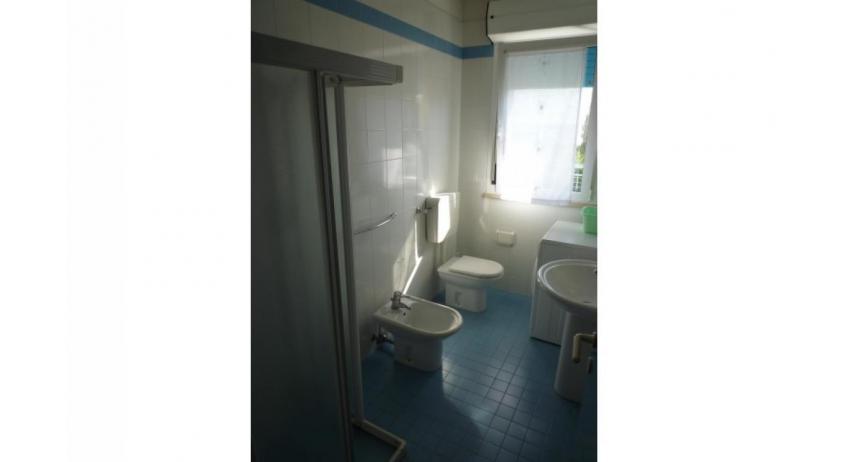 residence BALI: D8 - bathroom with washing machine (example)